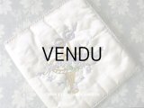 【クリスマスセール2019対象外】 アンティーク シルク製 菫の花かごの刺繍入り ハンキーケース ハンカチ用ポシェット 
