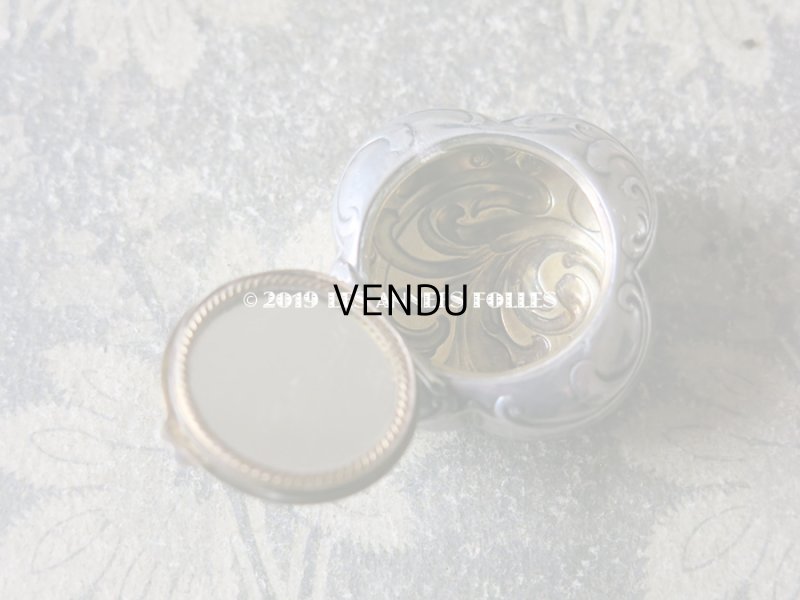 画像7: アンティーク シルバー製 鈴蘭のパウダーケース  白鳥の羽のパフ付き