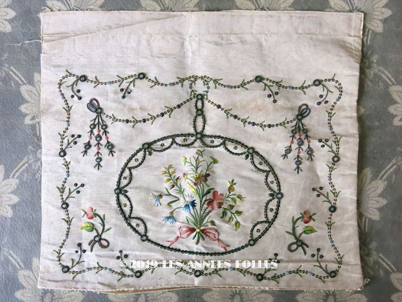 画像1: 18世紀 アンティーク シルク製 刺繍入り ファブリック 