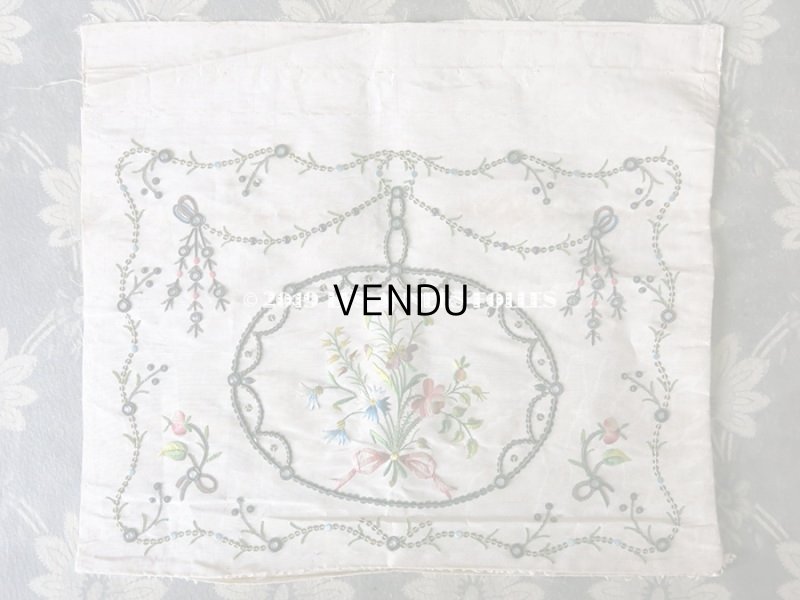画像2: 18世紀 アンティーク シルク製 刺繍入り ファブリック 