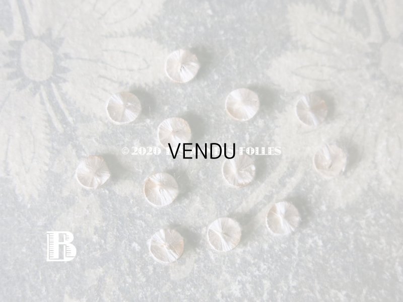 画像8: アンティーク ドール用 シルク製 くるみボタン 極小 7mm 9〜12ピースのセット オフホワイト