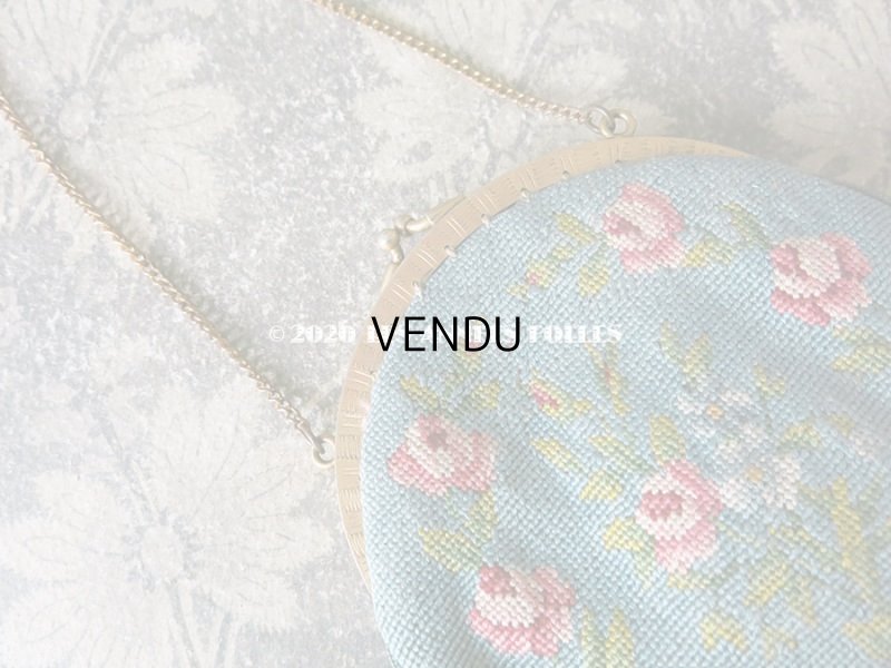 画像8: 19世紀末 アンティーク  小さなオモニエール 薔薇模様 ニードルポイント エナメルの花のフレーム