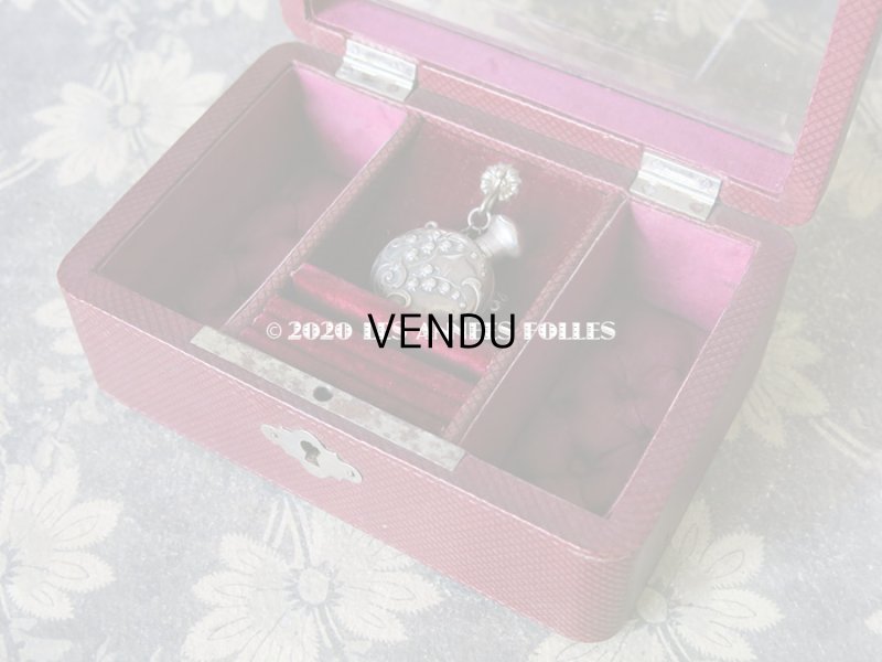 画像8: アンティーク 本革製 ジュエリーケース  ボルドー キルティングのシルク製クッション