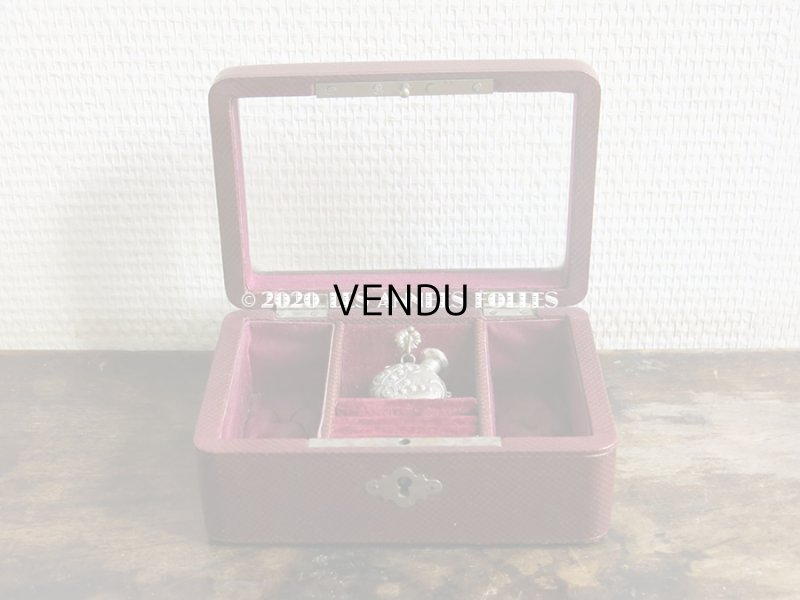 画像3: アンティーク 本革製 ジュエリーケース  ボルドー キルティングのシルク製クッション