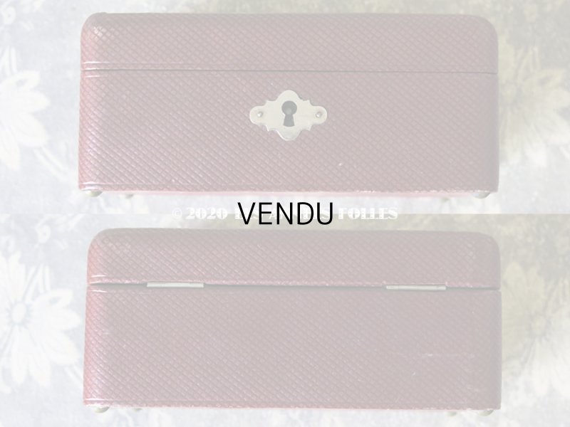 画像14: アンティーク 本革製 ジュエリーケース  ボルドー キルティングのシルク製クッション