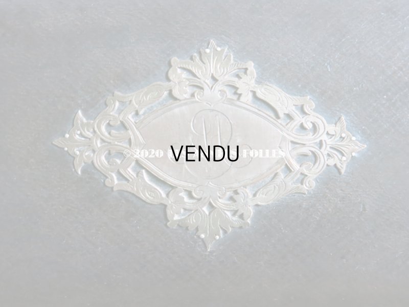 画像5: 19世紀末 アンティーク モノグラム入り 本革製 グローブケース シャンパンゴールドのシルク製クッション 