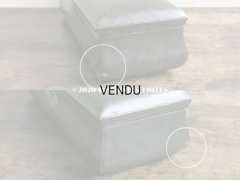 画像8: 19世紀末 アンティーク モノグラム入り 本革製 グローブケース シャンパンゴールドのシルク製クッション 