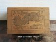 画像1: 1900年代 アンティーク ボンマルシェ百貨店の木箱 フェザー＆布花  - AU BON MARCHE MAISON BOUCICAUT PARIS - (1)