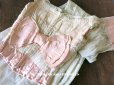 画像1: 1900年代 アンティーク ピンクのリボンが結ばれた少女のアンサンブル コルサージュ & スカート  (1)