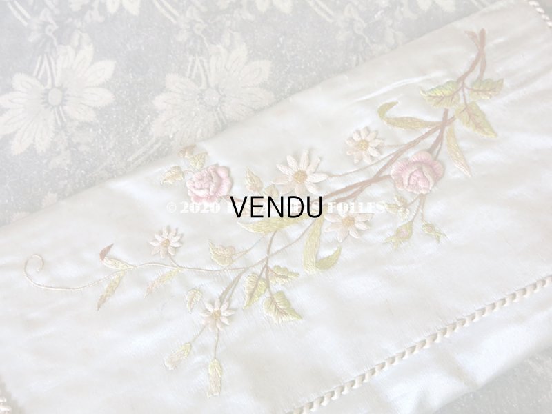 画像8: アンティーク シルク製 薔薇のブーケの刺繍入り パウダーブルーのグローブ用ポシェット