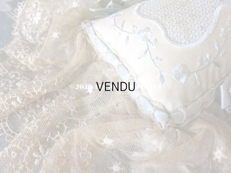 画像10: 1900年代 アンティーク 花の刺繍入り リボン＆レースで縁取られた 大きなピンクッション