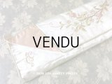 アンティーク シルク製 薔薇のブーケの刺繍入り パウダーブルーのグローブ用ポシェット 