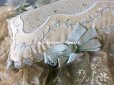 画像9: 1900年代 アンティーク 花の刺繍入り リボン＆レースで縁取られた 大きなピンクッション
