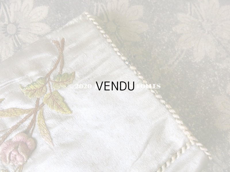 画像11: アンティーク シルク製 薔薇のブーケの刺繍入り パウダーブルーのグローブ用ポシェット