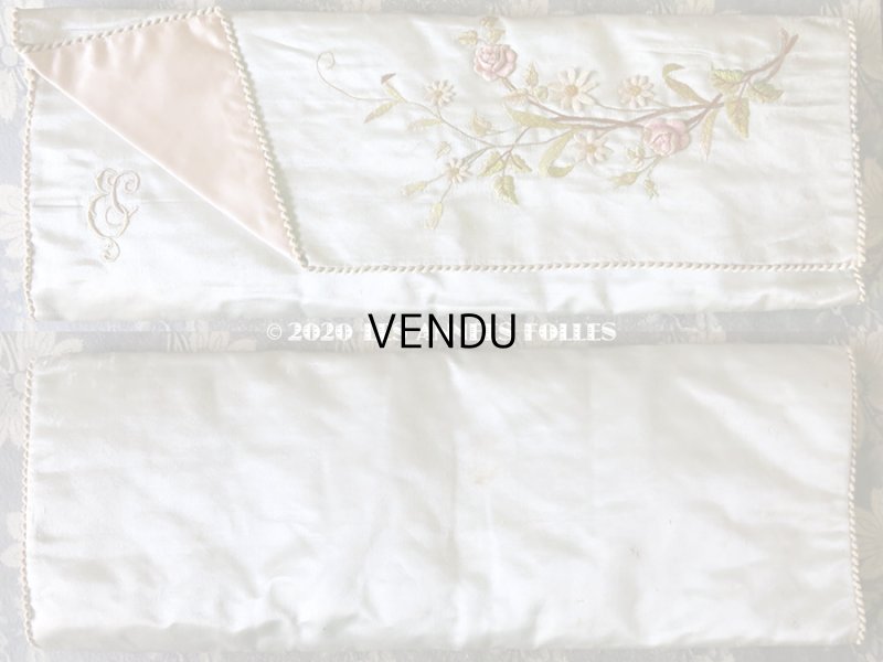 画像3: アンティーク シルク製 薔薇のブーケの刺繍入り パウダーブルーのグローブ用ポシェット