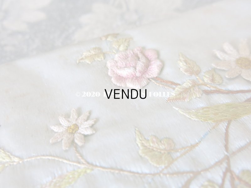 画像10: アンティーク シルク製 薔薇のブーケの刺繍入り パウダーブルーのグローブ用ポシェット