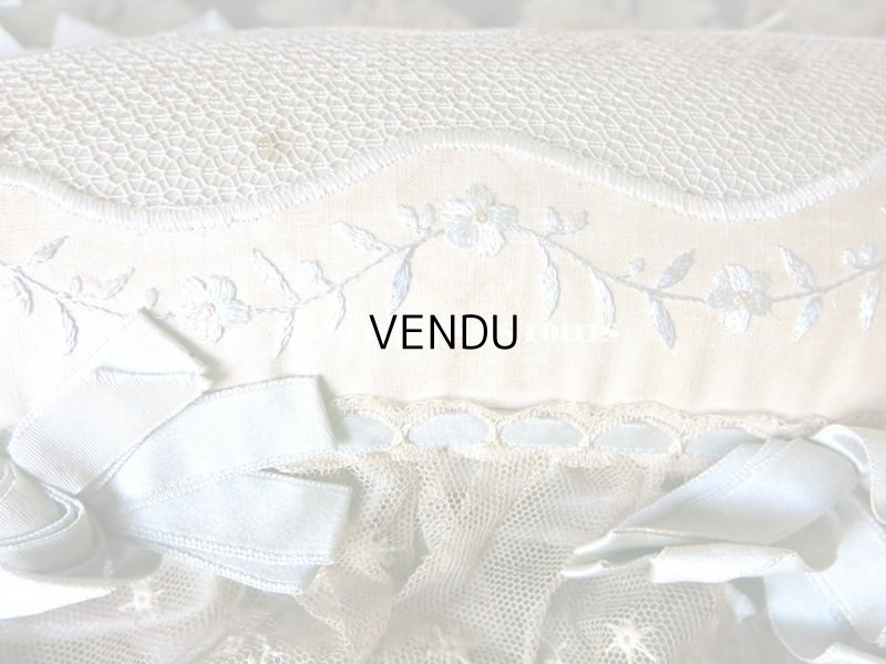 画像12: 1900年代 アンティーク 花の刺繍入り リボン＆レースで縁取られた 大きなピンクッション