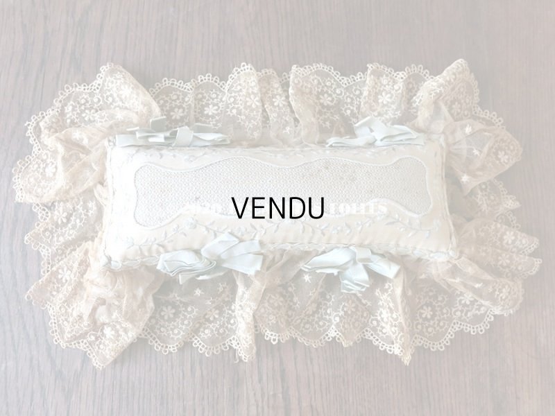 画像4: 1900年代 アンティーク 花の刺繍入り リボン＆レースで縁取られた 大きなピンクッション