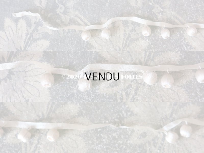 画像4: 19世紀末 アンティーク シルク製 小さなポンポン付 トリム オフホワイト