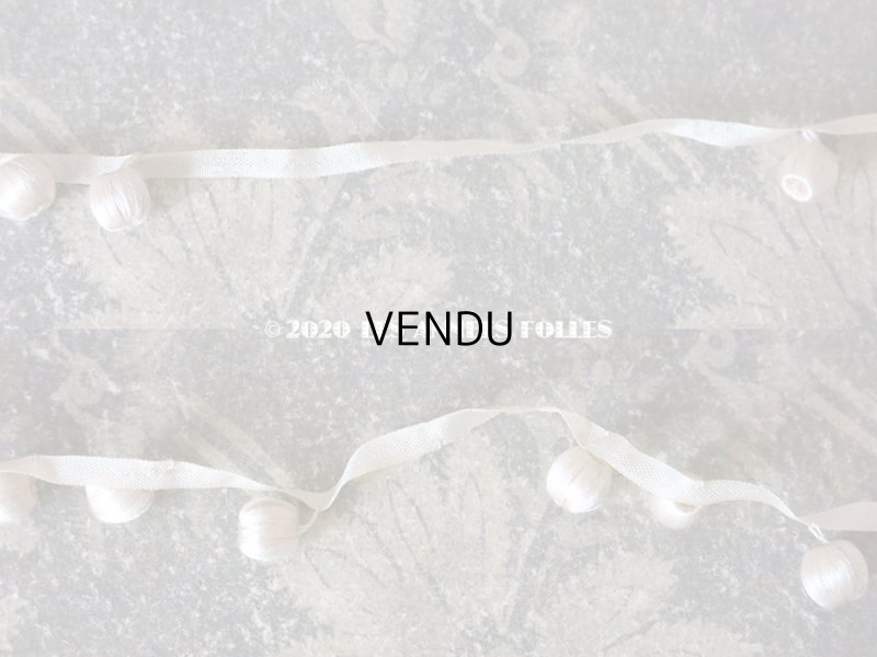 画像9: 19世紀末 アンティーク シルク製 小さなポンポン付 トリム オフホワイト