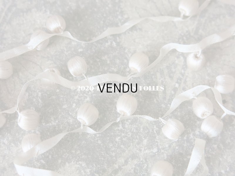 画像3: 19世紀末 アンティーク シルク製 小さなポンポン付 トリム オフホワイト