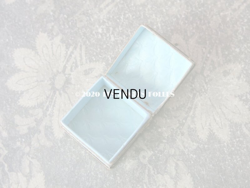 画像7: 1900年代 アンティーク 小さなジュエリーボックス ペールブルー キルティング加工