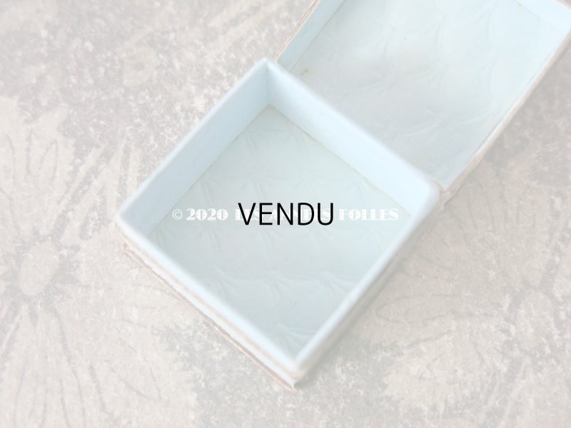 画像9: 1900年代 アンティーク 小さなジュエリーボックス ペールブルー キルティング加工