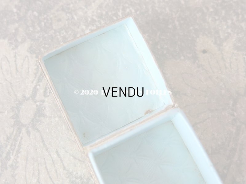 画像8: 1900年代 アンティーク 小さなジュエリーボックス ペールブルー キルティング加工