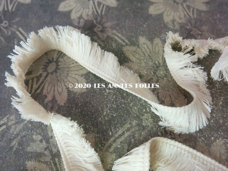 画像2: 【10周年セール対象外】 1900年代 アンティーク ドレスの裾用 フリンジのトリム オフホワイト 2cm幅 