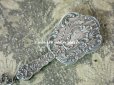 画像3: 19世紀 シルバー製 舞踏会の手帳 モノグラム入り ロカイユ装飾 ペンシル付 CARNET DE BAL カルネ・ド・バル