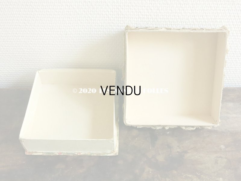 画像5: 【10周年セール対象外】 アンティーク　シルク製ロココトリム & レースのお菓子箱 ペールブルーのシルクサテン