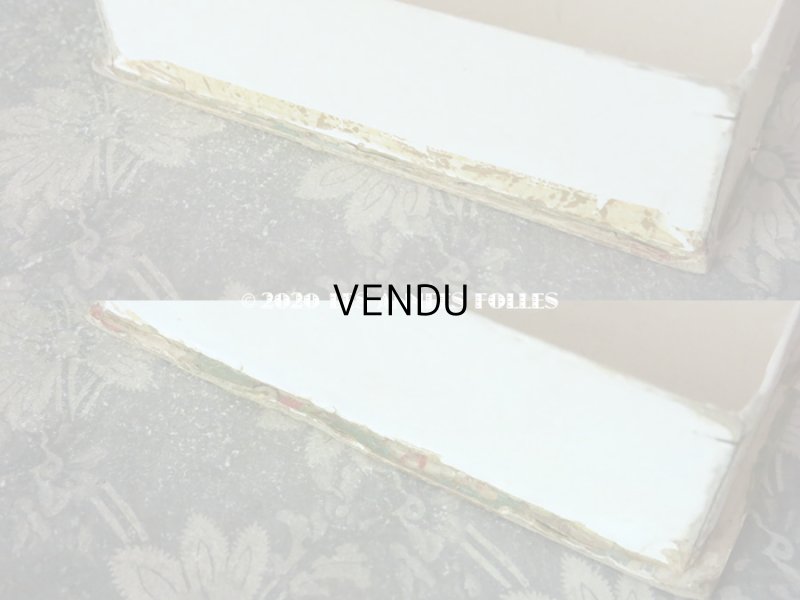 画像8: 【10周年セール対象外】 アンティーク　シルク製ロココトリム & レースのお菓子箱 ペールブルーのシルクサテン