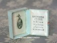 画像1: 【10周年セール対象外】 アンティーク ペンダント用 小さなジュエリーボックス パウダーブルー ペンダント付き (1)