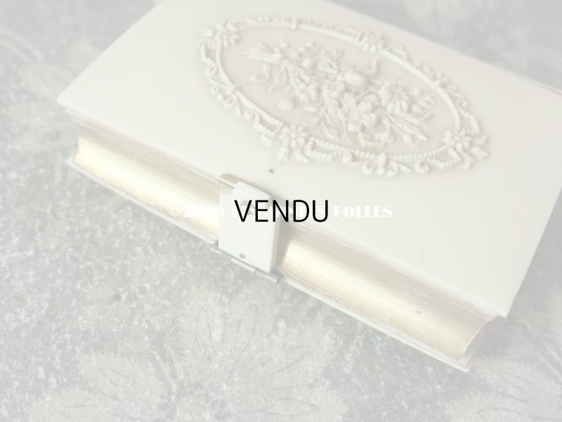 画像5: 【10周年セール対象外】 1890年 アンティーク 鈴蘭の押し花入り ミサ典書 鈴蘭や薔薇のブーケ セルロイド製