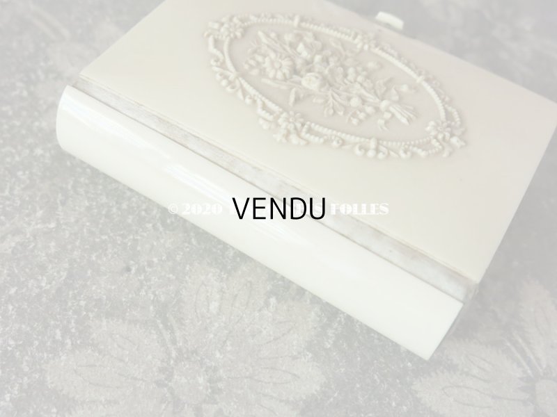 画像4: 【10周年セール対象外】 1890年 アンティーク 鈴蘭の押し花入り ミサ典書 鈴蘭や薔薇のブーケ セルロイド製