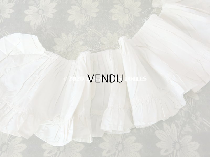 画像2: 【10周年セール対象外】 1900年代 アンティーク  シルク製 オフホワイトのドレスの裾 フリル付 2.7m 