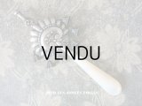 【10周年セール対象外】 19世紀 ナポレオン3世時代 アンティーク ラトル シルバー製 花かご＆6つの鈴