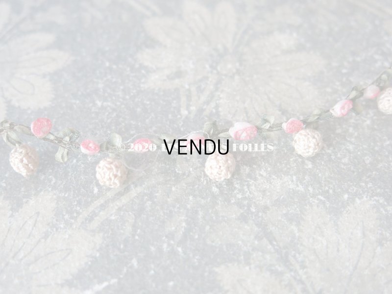 画像9: 1900年代 アンティーク 極小 ロココトリム とても小さなピンクの薔薇 シルク製 ポンポン付き ロココリボン 28cm