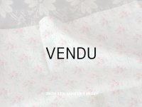 アンティーク 小さな薔薇模様のファブリック 薔薇のブーケ＆水色のリボンのガーランド 78×158cm