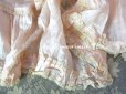 画像2: 1900年代 アンティーク  ドレスの裾 パウダーピンクのシルクサテン＆レース  1.3m  (2)