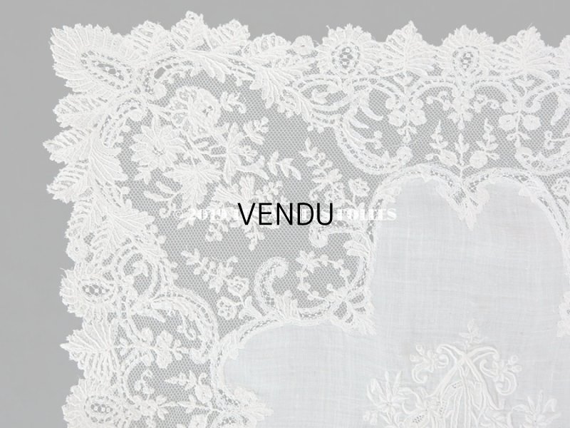 画像4: 19世紀 アンティーク 大きなモノグラム刺繍入り 結婚式のハンカチ アプリカシオン・アングルテール (ボビンレース)　