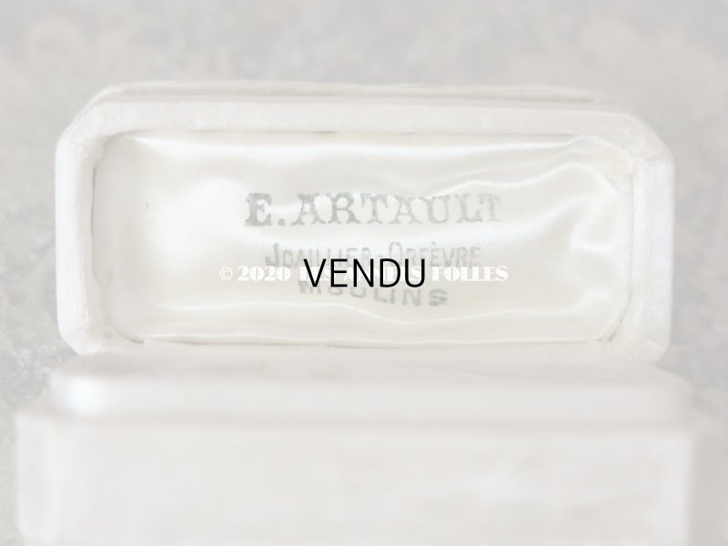 画像6: アンティーク ジュエリーボックス オフホワイトのシルクサテン