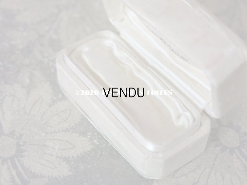 画像7: アンティーク ジュエリーボックス オフホワイトのシルクサテン