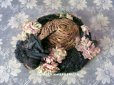 画像1: 19世紀末 アンティーク ドール用 ストローハット 鳥の剥製＆布花＆ビーズ刺繍付 ドールハット (1)