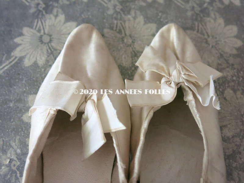 画像8: ＊蚤の市＊1900年代 アンティーク リボンが結ばれた ウェディング シューズ オフホワイトのシルクサテン