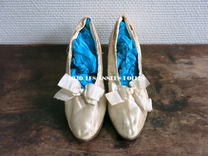 画像3: ＊蚤の市＊1900年代 アンティーク リボンが結ばれた ウェディング シューズ オフホワイトのシルクサテン
