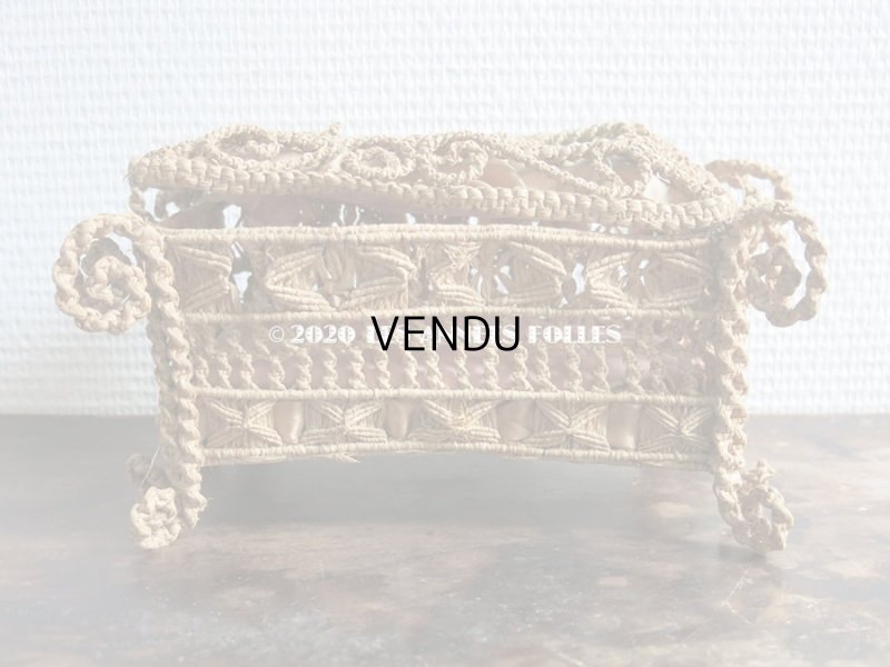 画像7: 19世紀 アンティーク キルティングのクッション付き パニエ ソーイングボックス