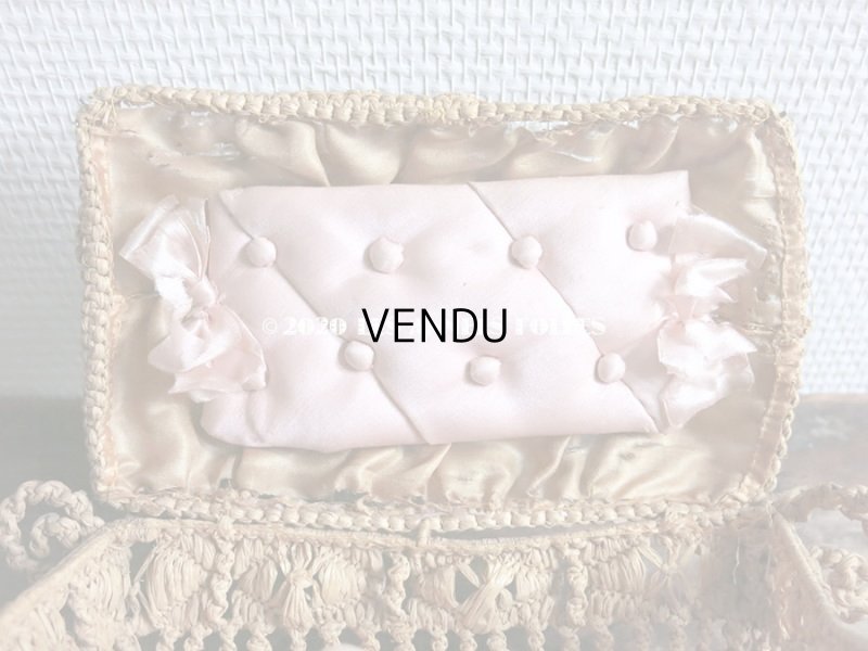 画像11: 19世紀 アンティーク キルティングのクッション付き パニエ ソーイングボックス