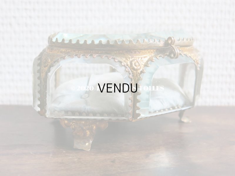 画像10: 19世紀 アンティーク 大きなジュエリーボックス 6角形　パウダーブルーのクッション