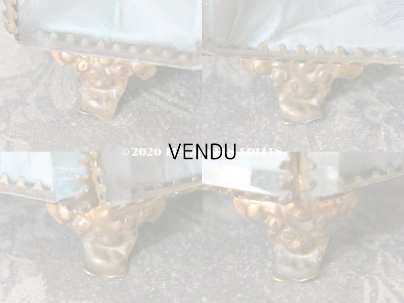 画像13: 19世紀 アンティーク 大きなジュエリーボックス 6角形　パウダーブルーのクッション